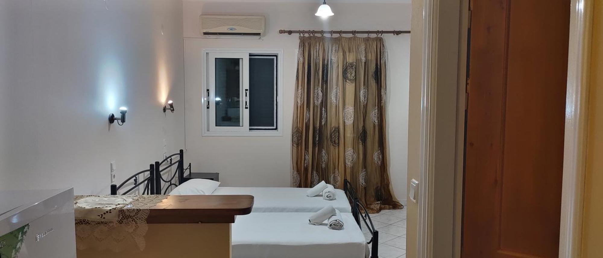Gialos Yénion Room photo